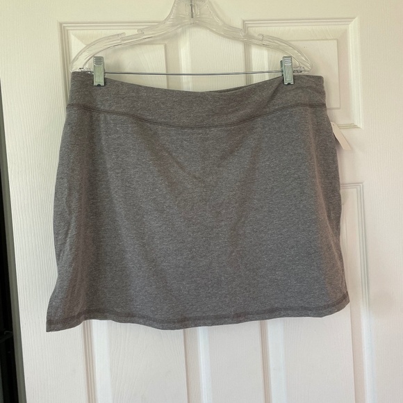 Athletic Works Women’s Gray Skort - Size XL - Picture 1 of 3